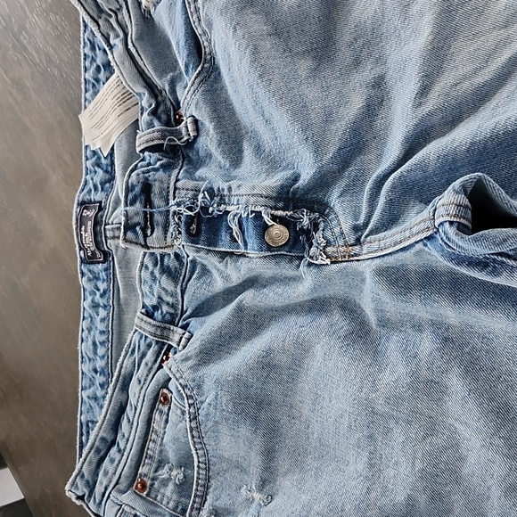 Abercrombie Ames slim boyfriend 8/29 Exposed button fly, distressed. Light wash - Picture 4 of 5